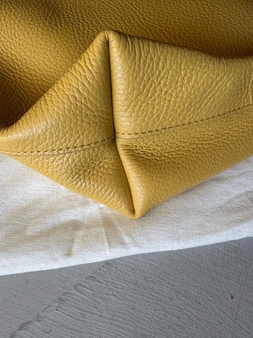 NWT Cuyana Small Easy Zipper Tote in butter